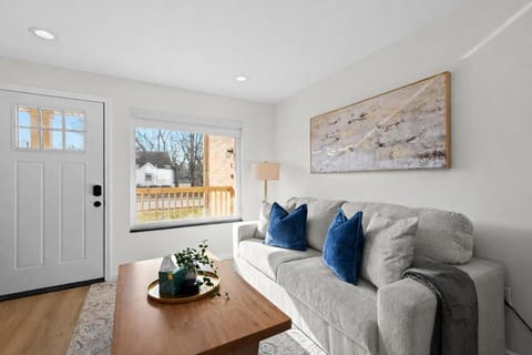 Spacious 1BR 1BA Apartments in Eastpointe - Pet-Fr Apartment in Eastpointe