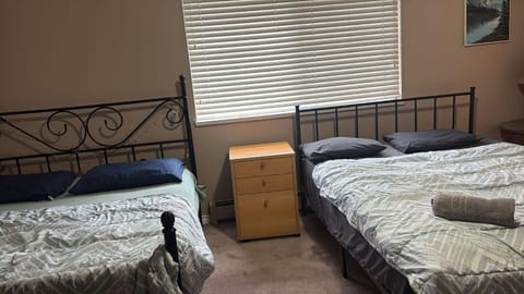 Budget Stay Near Scott Road - Transit, Free Parking & Fast WiFi Vacation rental in Surrey