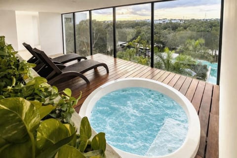Day, Natural landscape, Garden, Hot Tub, View (from property/room), Garden view, Pool view, Swimming pool, sunbed