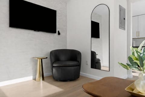 Modern 1BR 1BA Eastpointe Apartments - Pet-Friendly Apartment in Eastpointe