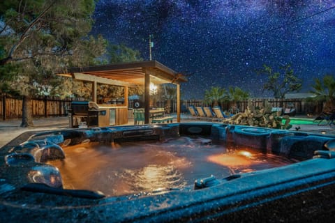 Indigo Sky Oasis - Pool, Hot Tub & Stargazing home House in Yucca Valley