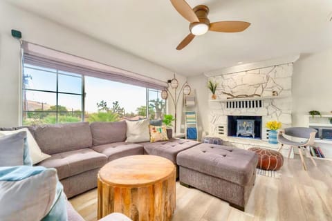 Indigo Sky Oasis - Pool, Hot Tub & Stargazing home House in Yucca Valley