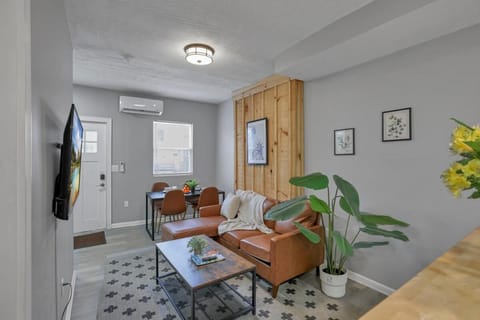 TV and multimedia, Living room, Seating area, Dining area, Dinner