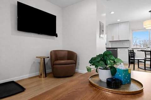 Convenient 1BR 1BA Apartment in Eastpointe Apartment in Eastpointe