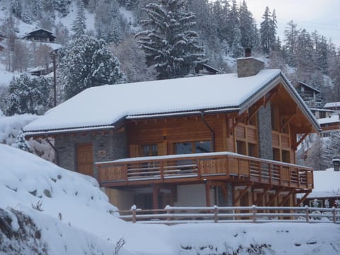 Ski School, Skiing, Table tennis, Tennis court, Hiking, Cycling