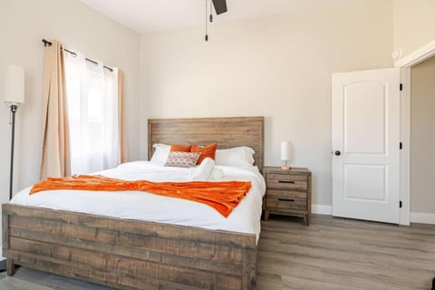 King Bed•Private Casita•Near UCR/Military Base Bed and Breakfast in Moreno Valley