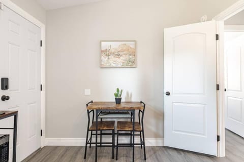 King Bed•Private Casita•Near UCR/Military Base Bed and Breakfast in Moreno Valley