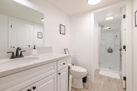 King Bed•Private Casita•Near UCR/Military Base Bed and Breakfast in Moreno Valley