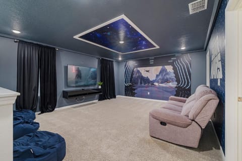 6Bd Villa w Spa Star Wars Cinema & GameRoom 2088 House in Four Corners