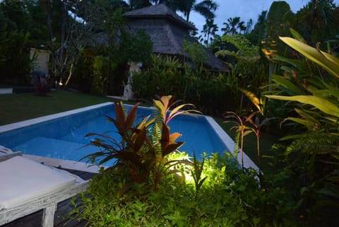 Swimming pool, Swimming pool