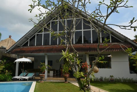 Property building, Garden, Swimming pool, Swimming pool
