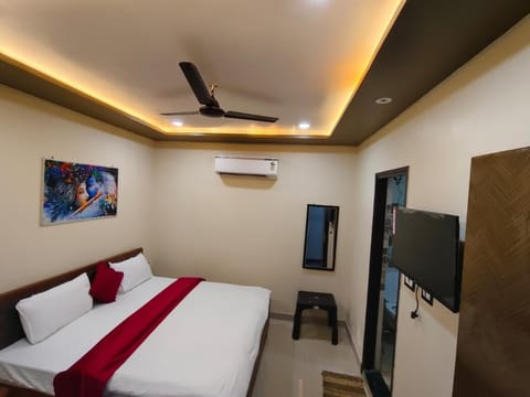 Bed, TV and multimedia, Bedroom, air conditioner
