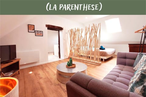 TV and multimedia, Living room, Photo of the whole room, Seating area, Bedroom