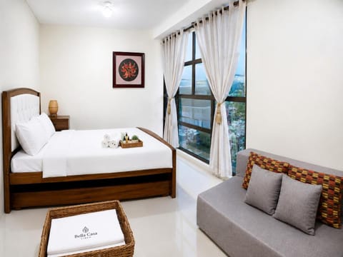Photo of the whole room, Bedroom