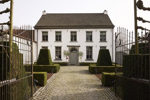 Property building, Restaurant/places to eat, Inner courtyard view
