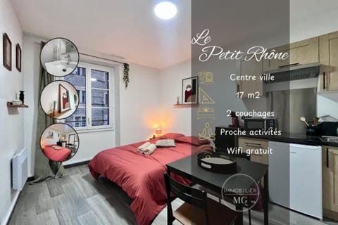 Bed, Kitchen or kitchenette, Photo of the whole room