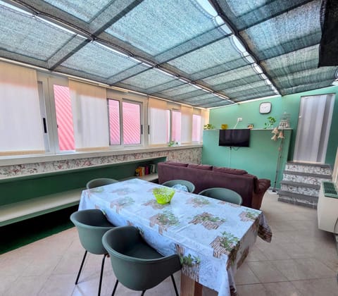 Communal lounge/ TV room, Communal lounge/ TV room, Living room, Seating area, Dining area