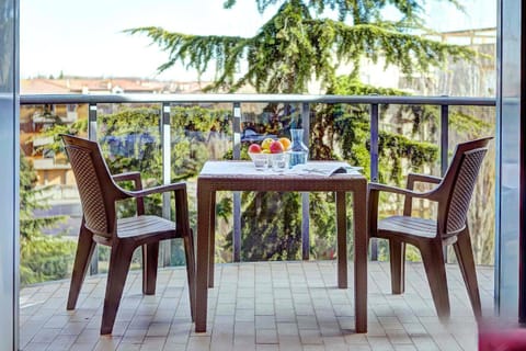 View (from property/room), Balcony/Terrace, Street view, Time of day, Location, Sunrise