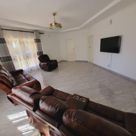 Communal lounge/ TV room, TV and multimedia, Living room