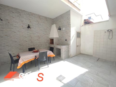 Balcony/Terrace, Kitchen or kitchenette, Dining area