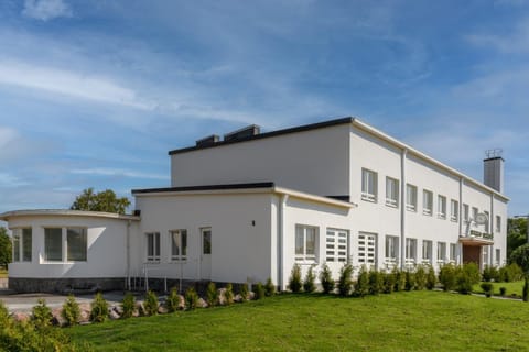 Property building, Day