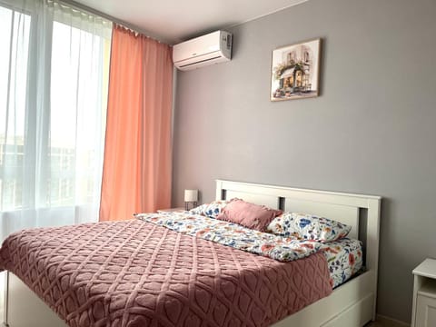 Bed, Photo of the whole room, Bedroom, air conditioner