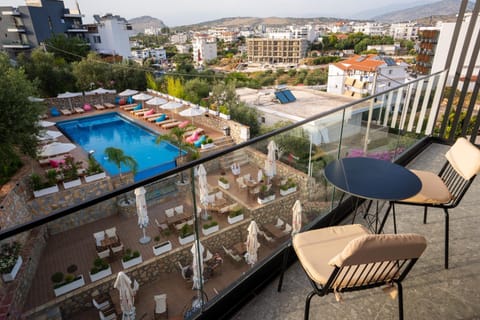 Balcony/Terrace, Swimming pool
