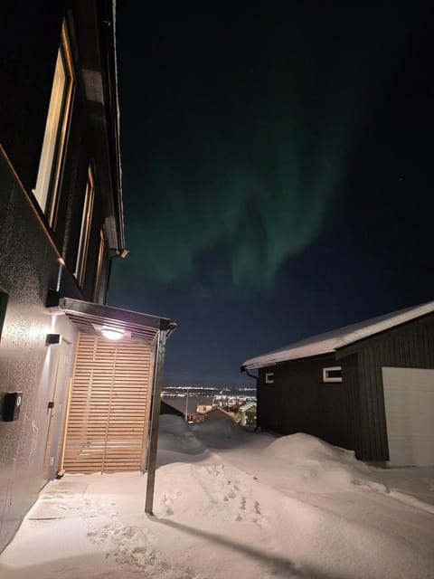 Property building, Facade/entrance, Winter