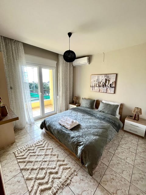 Bed, Bedroom, towels, air conditioner