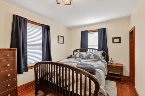 Vintage Home Near Casino, Speedway and Music Sites home House in Bristol