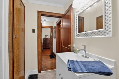 Vintage Home Near Casino, Speedway and Music Sites home House in Bristol