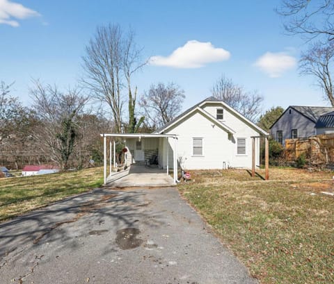 Vintage Home Near Casino, Speedway and Music Sites home House in Bristol