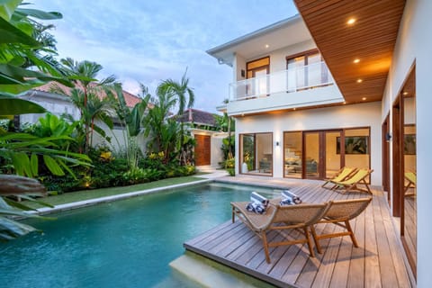 Property building, Garden, Balcony/Terrace, Garden view, Pool view, Swimming pool, sunbed