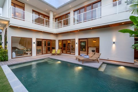 Property building, Pool view, Swimming pool, sunbed