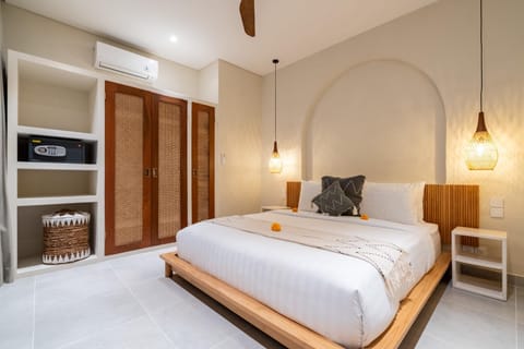 Bed, Photo of the whole room, Bedroom, safe, wardrobe