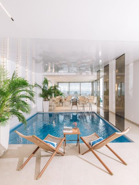 Pool view, Swimming pool, sunbed