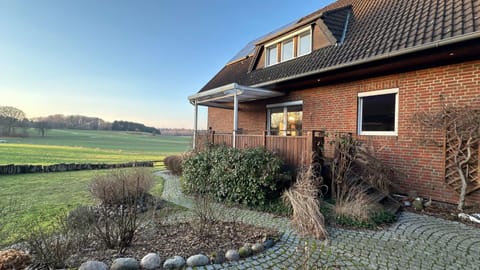 Property building, Day, Garden, Garden, Balcony/Terrace, Balcony/Terrace, Garden view