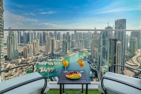 Luxe Living At Damac heights - Dubai Marina - Marina & Sea Views Apartment in Dubai