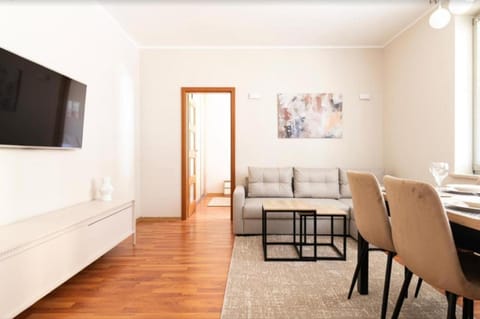 Communal lounge/ TV room, TV and multimedia, Living room, Dining area