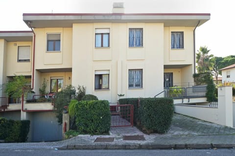 Property building, Day, Neighbourhood