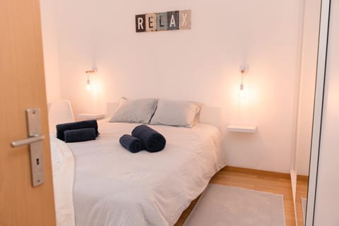 Bed, Bedroom, towels, wardrobe