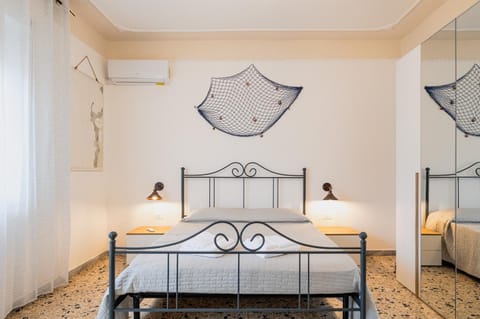 Bed, Photo of the whole room, Bedroom, air conditioner