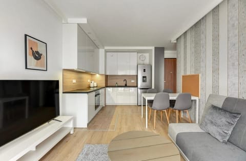 TV and multimedia, Seating area, Dining area