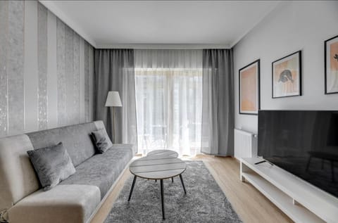 Communal lounge/ TV room, TV and multimedia, Seating area