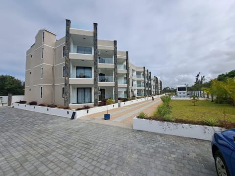 Property building, Garden, Parking