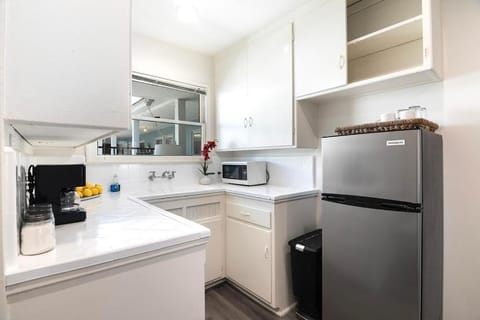 Comfortable 2Bedroom apartment close to Beverly Hills Apartment in Beverly Hills