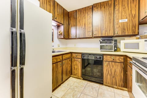 Community Perks and Watercrafts Shaver Lake Condo Apartment in Shaver Lake