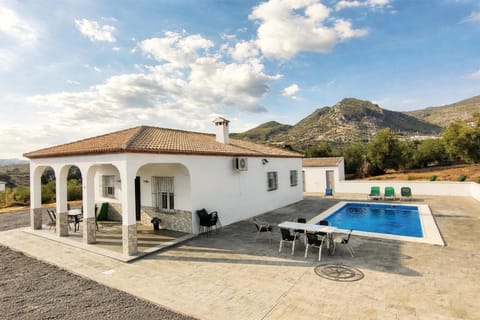 Property building, Natural landscape, Mountain view, Pool view, sunbed