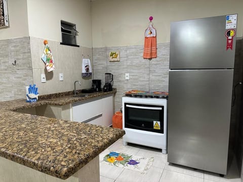 Kitchen or kitchenette, dishwasher, minibar, oven, stove