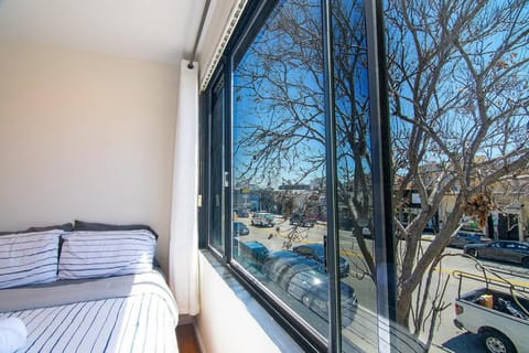 Comfortable One-Bedroom with Two Queen Beds Apartment in Beverly Hills